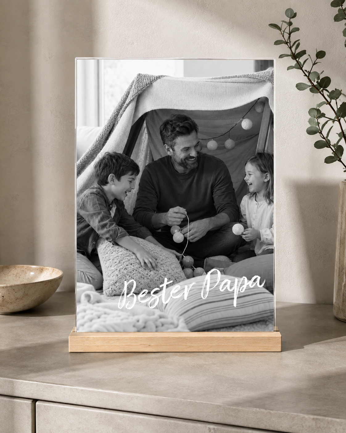 Personalisiertes Acrylglasbild für Papa – Schwarz-Weiß Foto mit Wunschtext