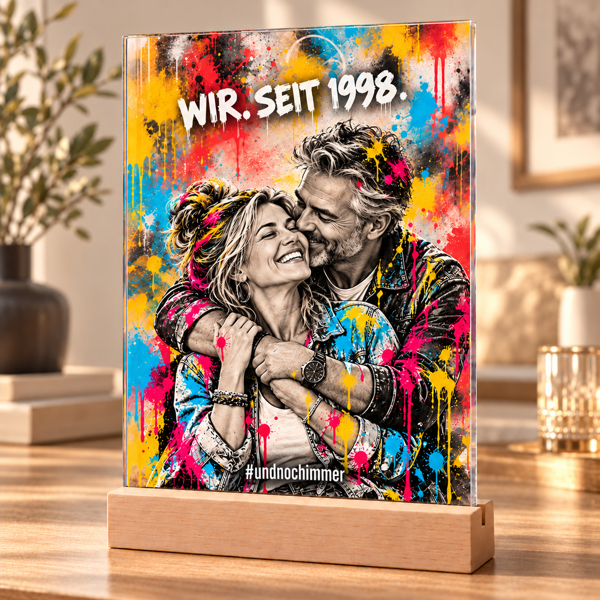 Personalisiertes Street-Art Acrylglasbild eines Paares mit der Headline Wir. Seit 1998.