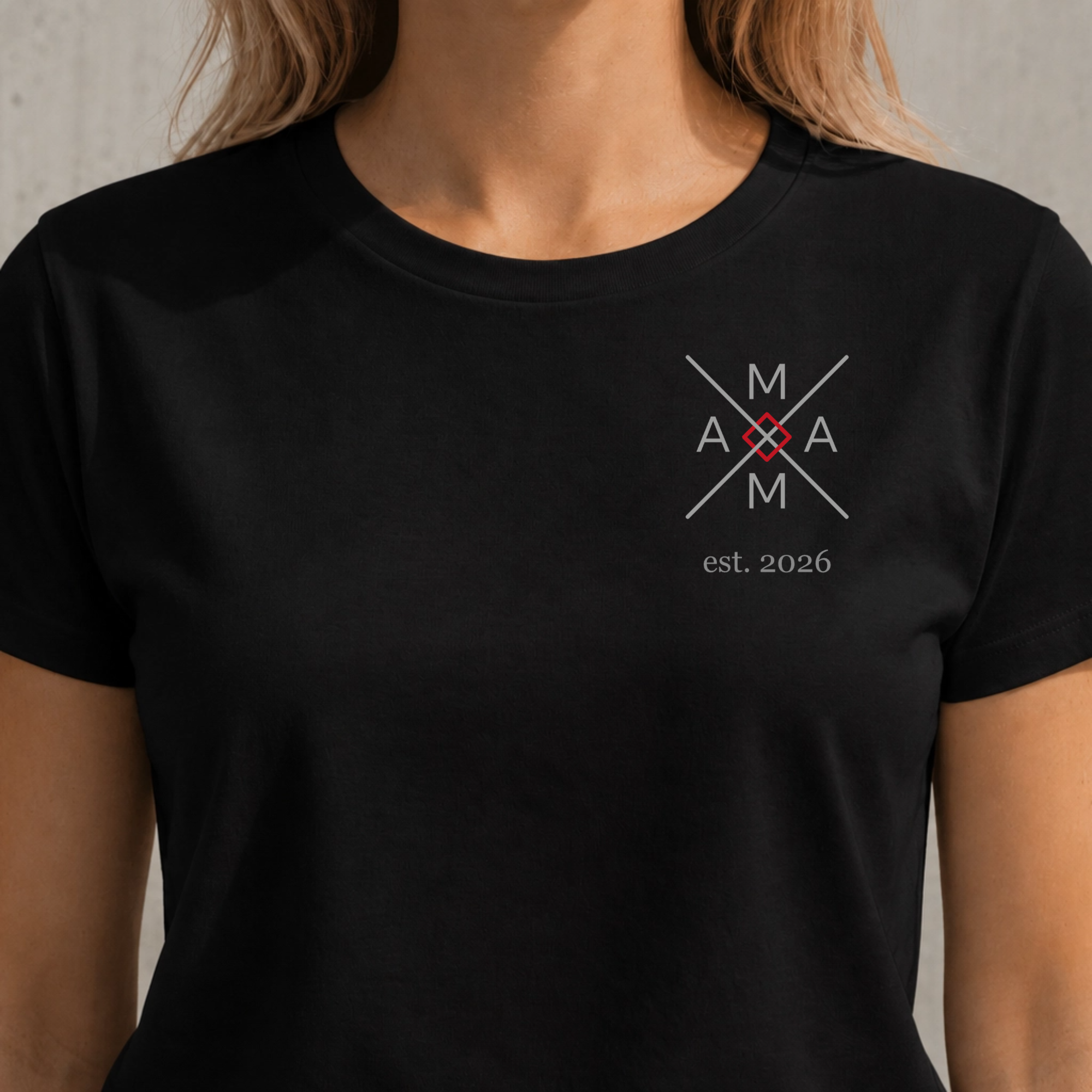 Personalisiertes Mama T-Shirt | Modernes Kreuz-Design mit Name & Jahreszahl