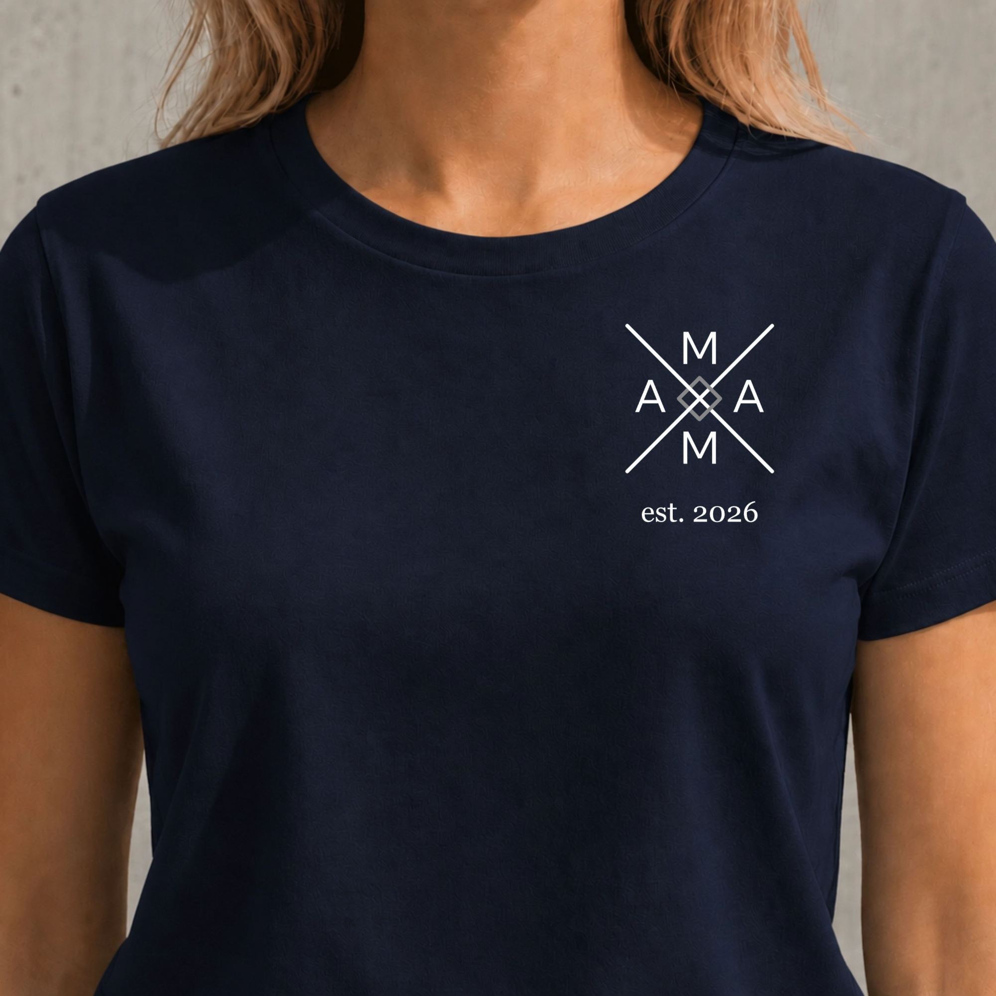 Personalisiertes Mama T-Shirt | Modernes Kreuz-Design mit Name & Jahreszahl