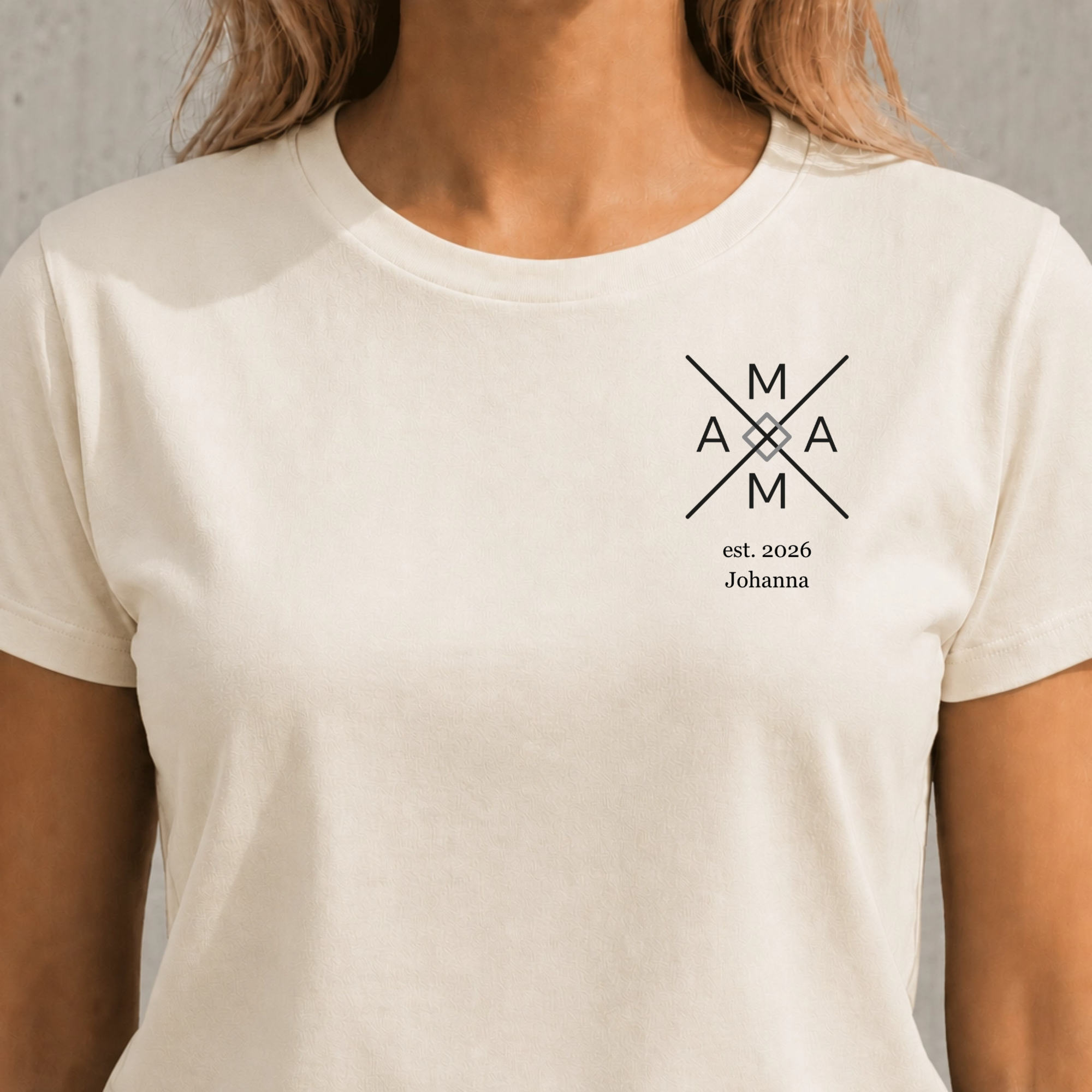 Personalisiertes Mama T-Shirt | Modernes Kreuz-Design mit Name & Jahreszahl