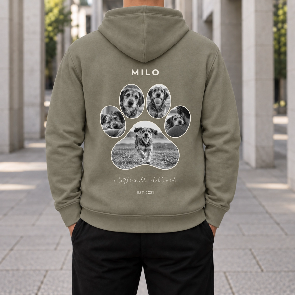 Personalisierter Haustier Hoodie Khaki – Pfoten Design Rückseite