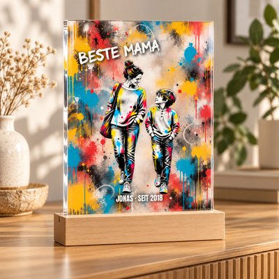 Personalisiertes Street-Art Acrylglasbild für Mama im Buchenholzständer