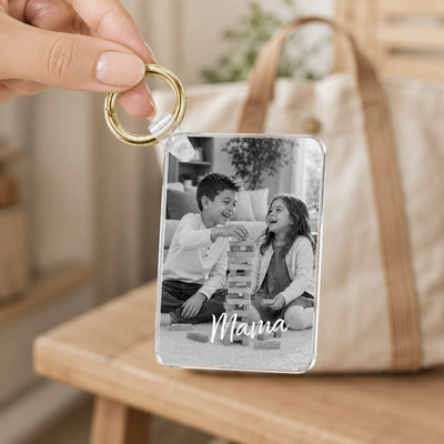 Personalisierter Foto-Schlüsselanhänger für Mama – Schwarz-Weiß mit Wunschtext