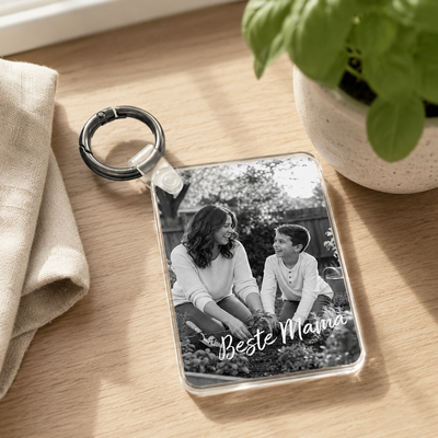 Personalisierter Foto-Schlüsselanhänger für Mama – Schwarz-Weiß mit Wunschtext