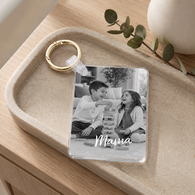 Personalisierter Foto-Schlüsselanhänger für Mama – Schwarz-Weiß mit Wunschtext