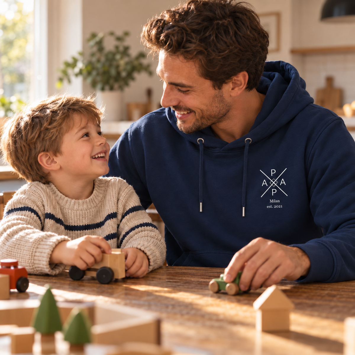 Papa Hoodie mit personalisiertem Kreuzdesign und est. 2021 – Vater und Sohn