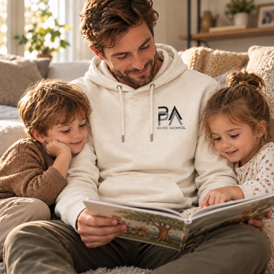 Personalisierter Papa Hoodie mit den Namen Marie und Michael – Vater mit zwei Kindern