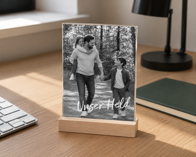 Personalisiertes Acrylglasbild für Papa – Schwarz-Weiß Foto mit Wunschtext