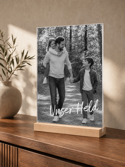 Personalisiertes Acrylglasbild für Papa – Schwarz-Weiß Foto mit Wunschtext